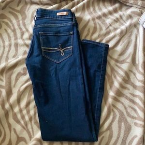 ⭐️ 3 for $10 Levi’s Low rise dark wash jeggings